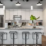 A Luxury Urban 1Br Queen Bed-Parking - Heart Of Historic Germantown - Temple & Lasalle -106- Stay Long Term!