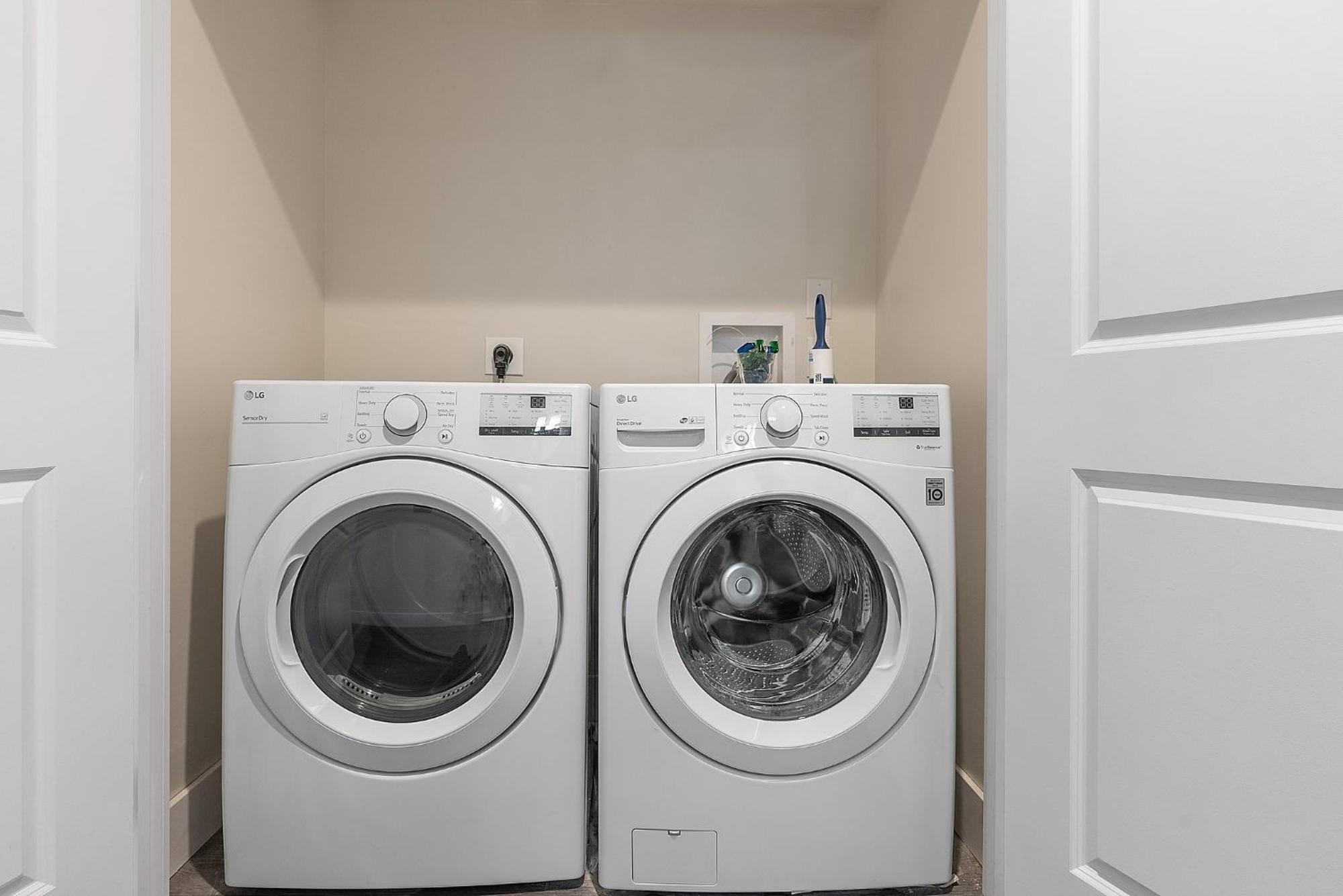 A Luxury Urban 1br Queen Bed-parking - Heart Of Historic Germantown - Temple & Lasalle -106- Long Term! Apartment Philadelphia