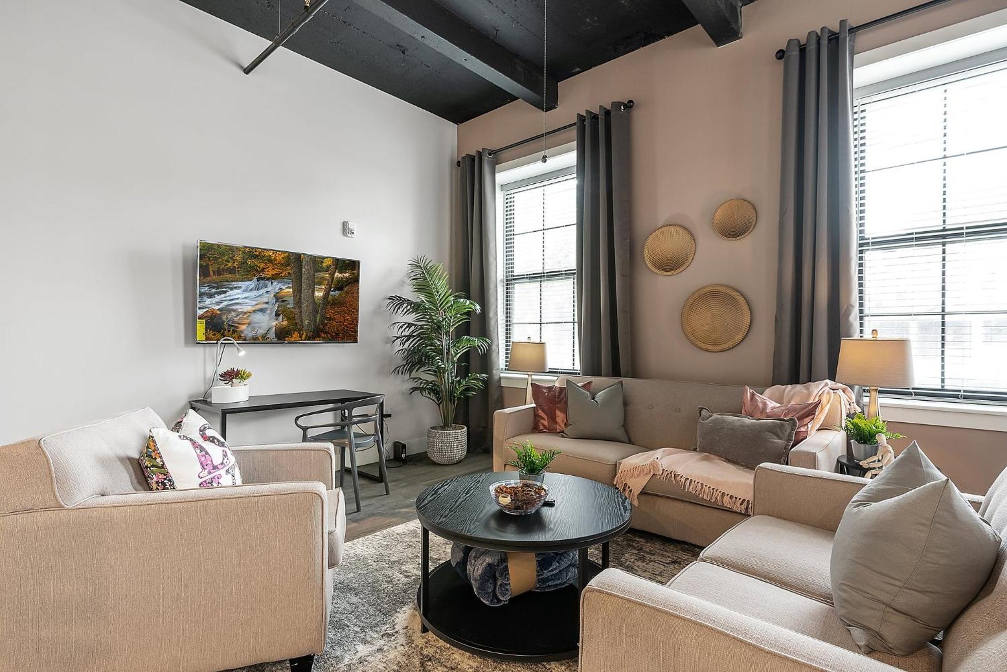 A Luxury Urban 1br Queen Bed-parking - Heart Of Historic Germantown - Temple & Lasalle -106- Long Term! Apartment *