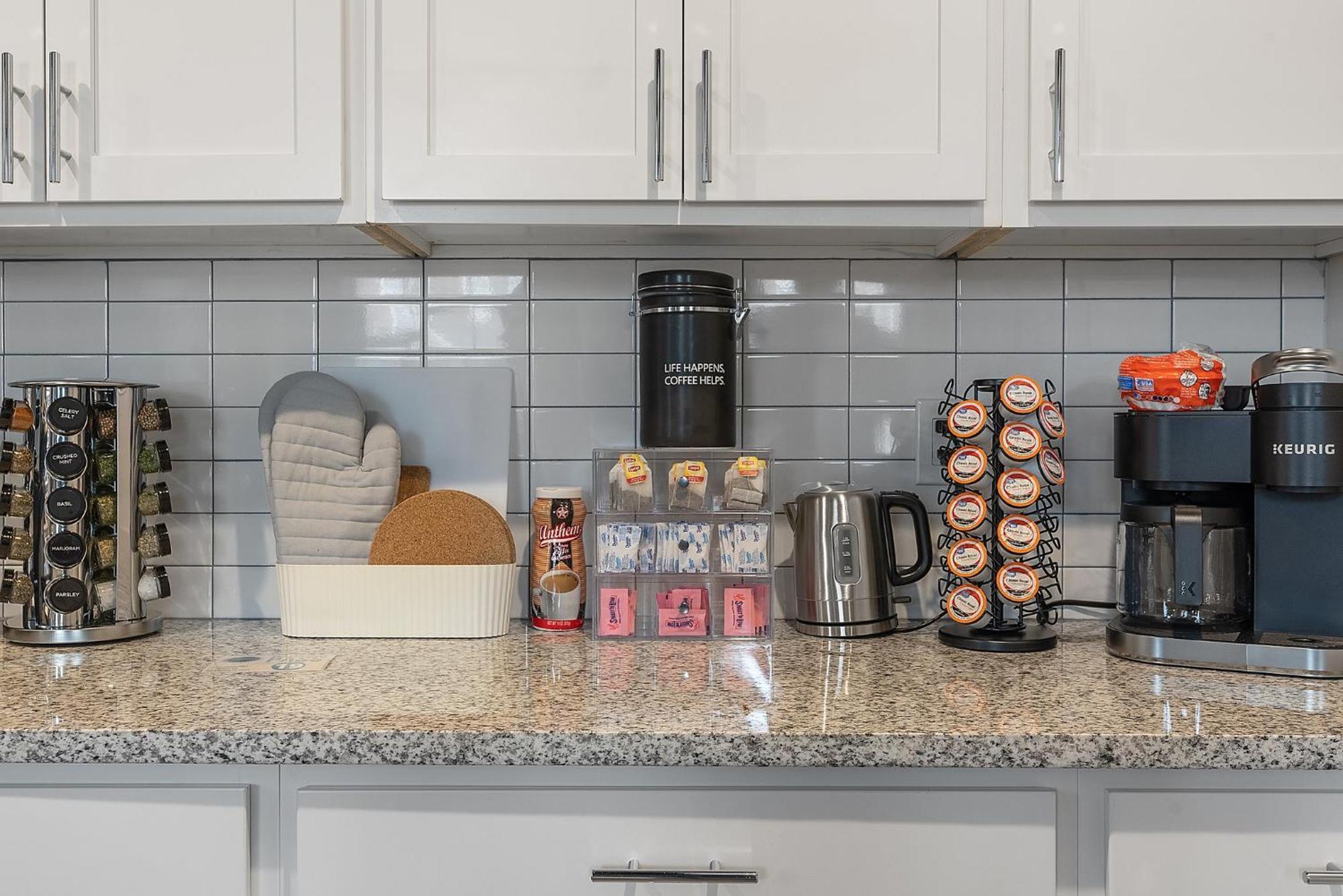 A Luxury Urban 1br Queen Bed-parking - Heart Of Historic Germantown - Temple & Lasalle -106- Long Term! Apartment Philadelphia