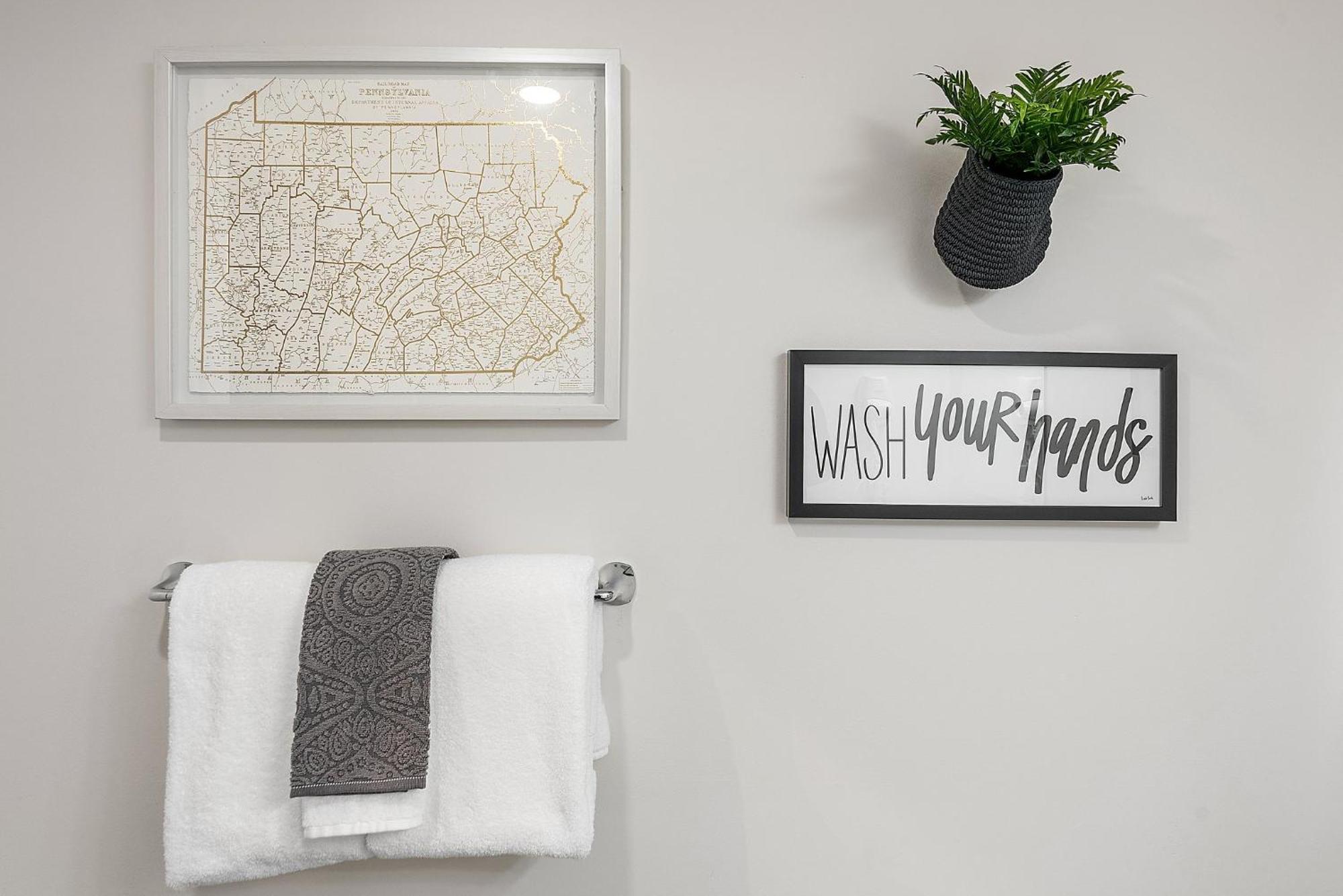 A Luxury Urban 1br Queen Bed-parking - Heart Of Historic Germantown - Temple & Lasalle -106- Long Term! Apartment *