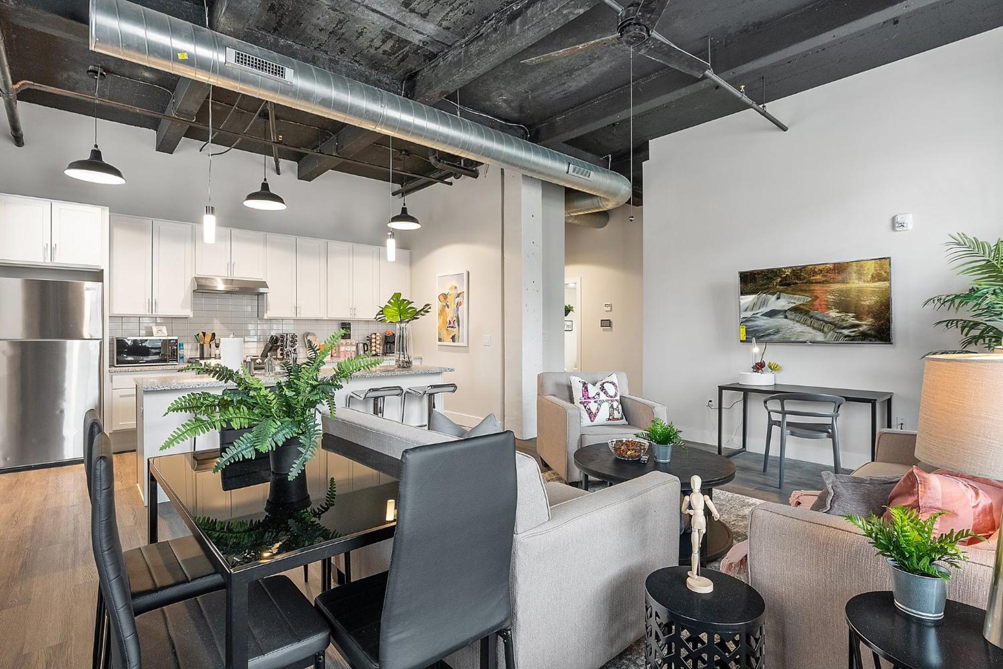 A Luxury Urban 1br Queen Bed-parking - Heart Of Historic Germantown - Temple & Lasalle -106- Long Term! * Philadelphia
