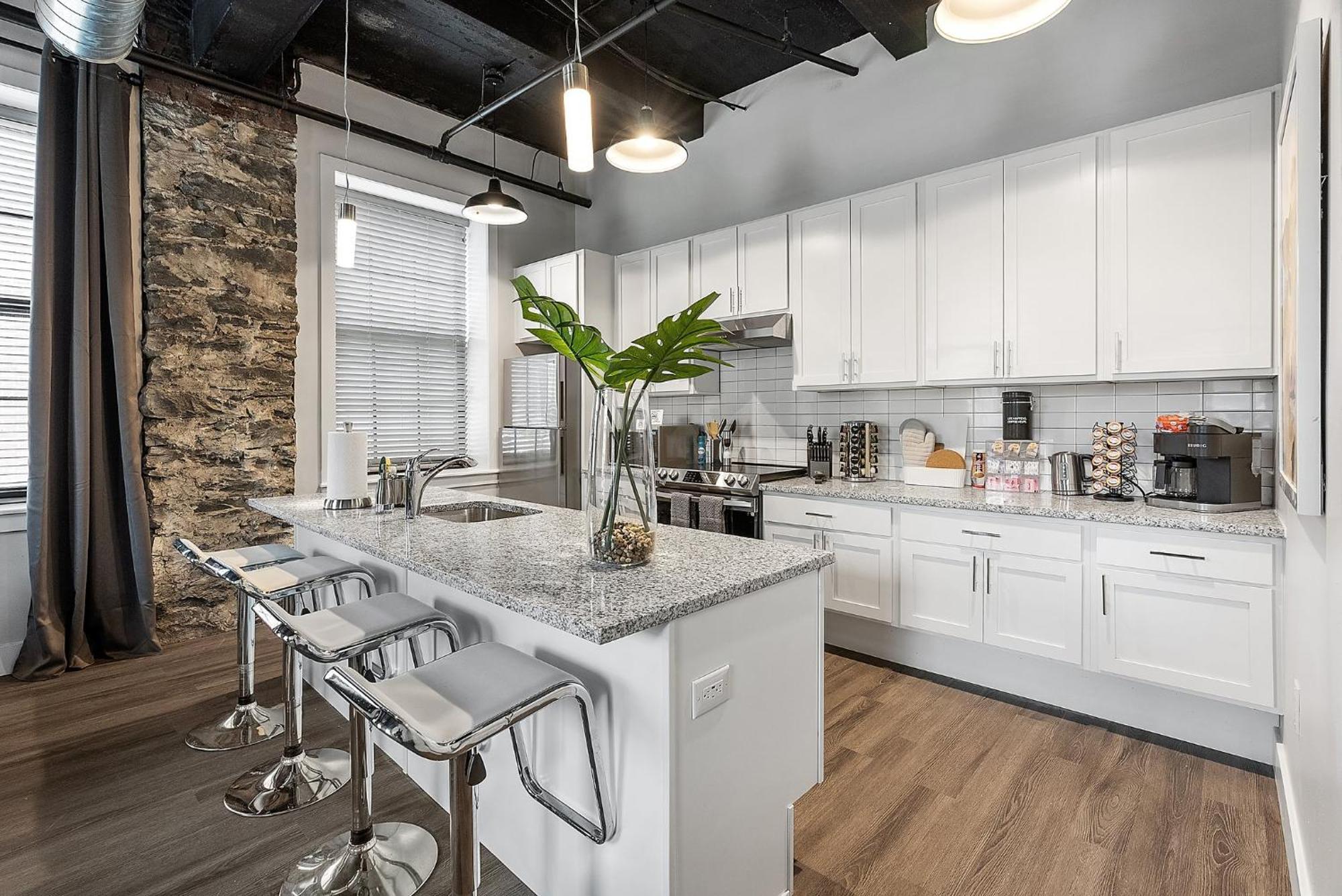 A Luxury Urban 1br Queen Bed-parking - Heart Of Historic Germantown - Temple & Lasalle -106- Long Term! Philadelphia