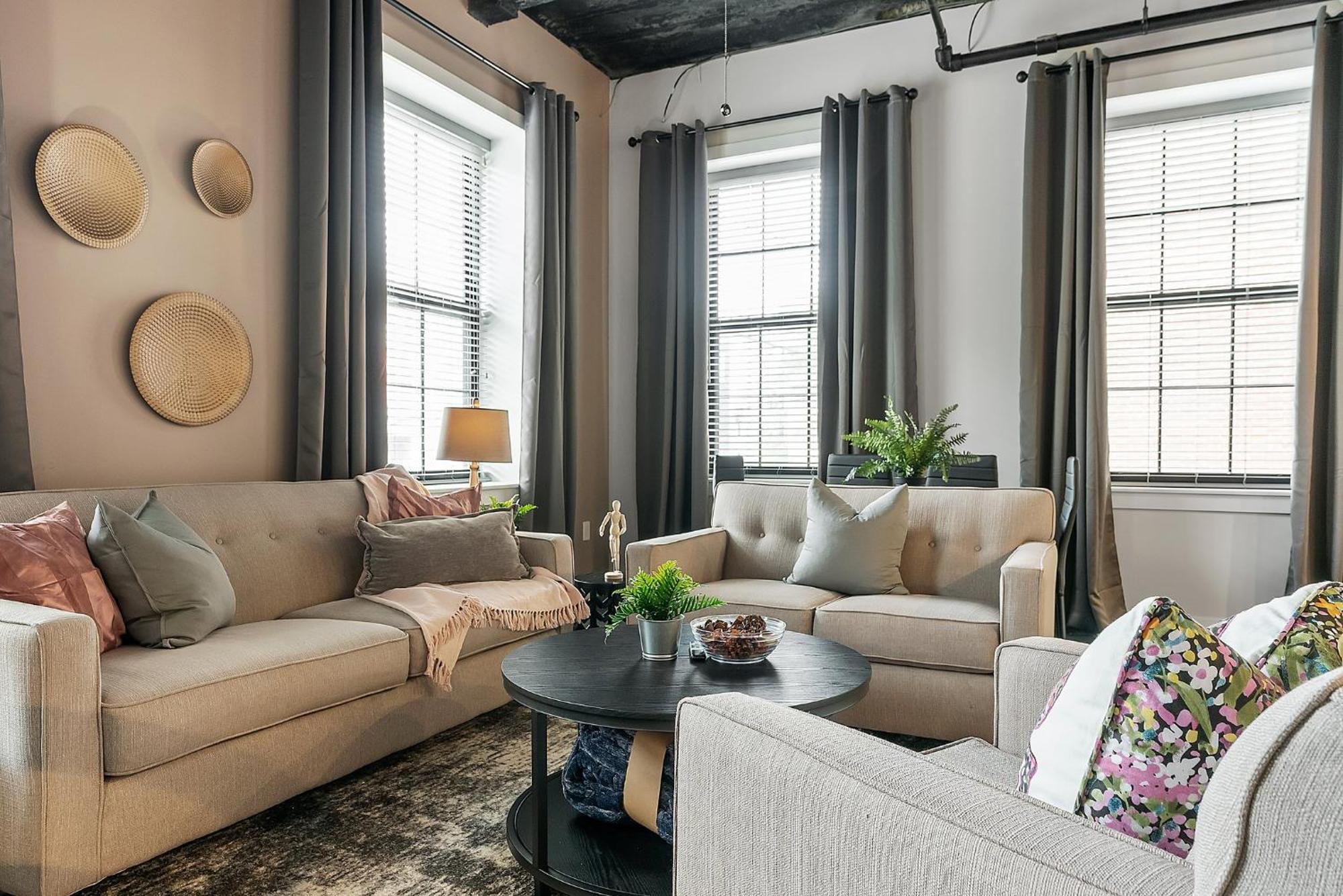 Apartment A Luxury Urban 1br Queen Bed-parking - Heart Of Historic Germantown - Temple & Lasalle -106- Long Term! *